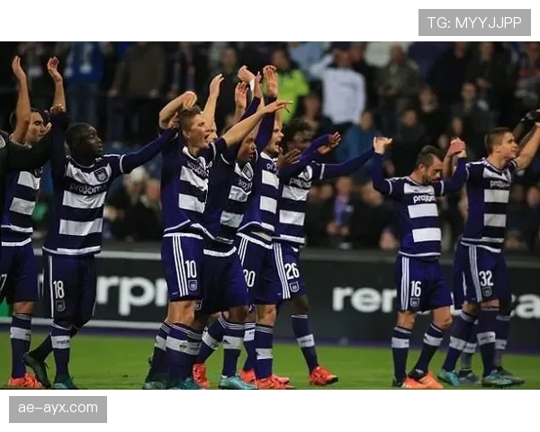 巴西队中场表现稳健，助力球队强势开局状态回暖