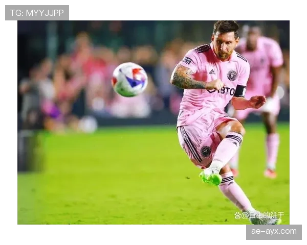 梅西“养老踢法”中的战术角色与比赛参与度解析 梅西“养老踢法”中的战术角色与比赛参与度解析