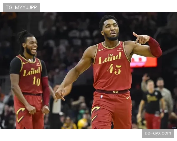 多诺万·米切尔背身单打效率提升显著，拉开与布克的得分差距