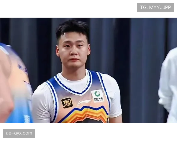 赵睿上场粗犷得能吓人，下场被伺候得像阔少，看到这一幕我尬笑了